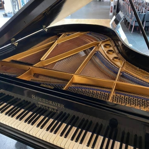 Flytning af stort flygel