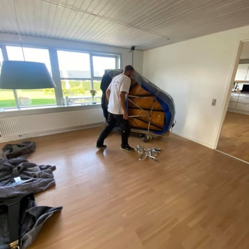 Flytning af flygel i Jylland